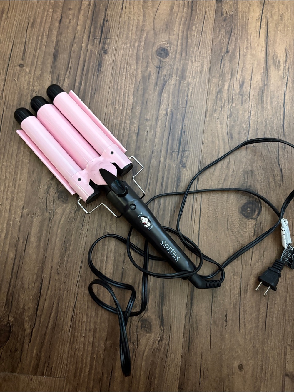 Pink 3-Barrel Wave Iron for Women — Versatile Waving Styler